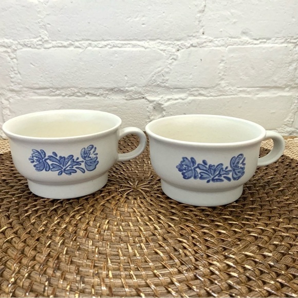 Vintage Pfaltzgraff Coffee Cups Ivory Blue Folk Art Stoneware Kitchen Ware 2 - Picture 1 of 13